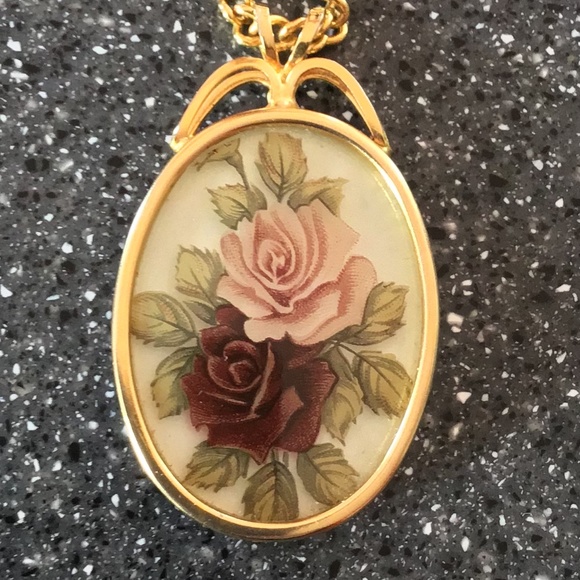 Vintage Gold Tone Necklace with Floral Pendant - Picture 2 of 14